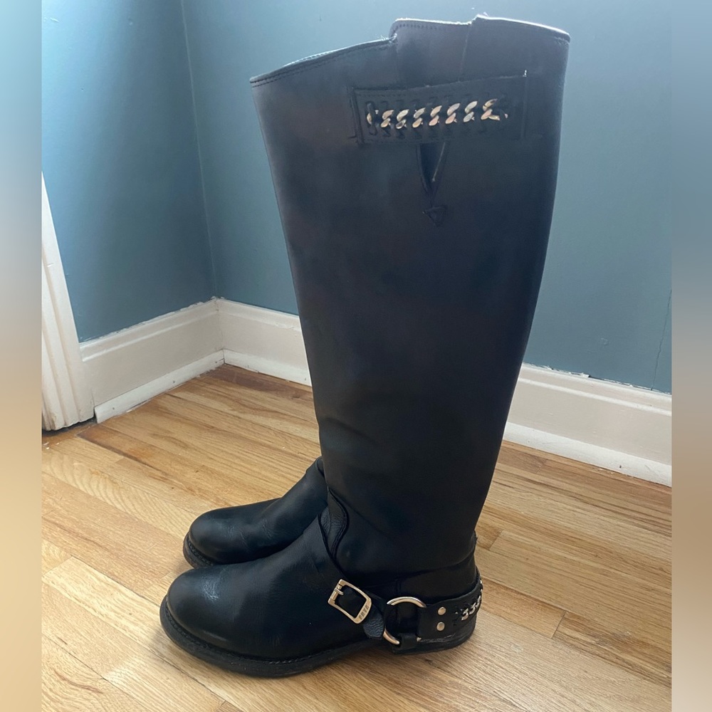 Like New Frye Jenna Chain Tall